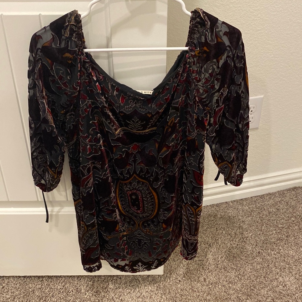 Alice + Olivia top
